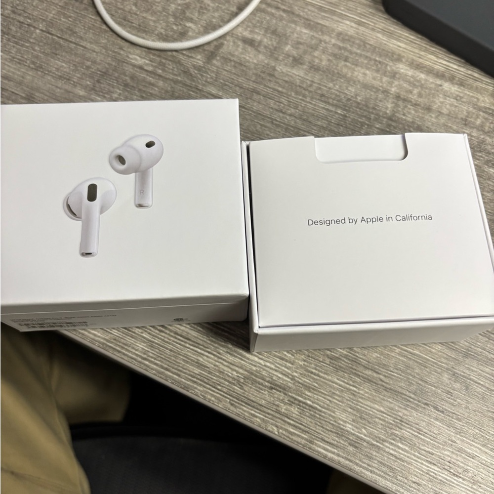 Apple AirPods Pro 3 Wireless Earbuds - White